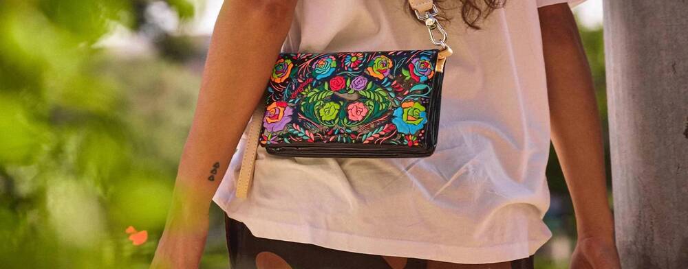 NEW CONSUELA women's uptown crossbody bag in rita - Picture 4 of 4